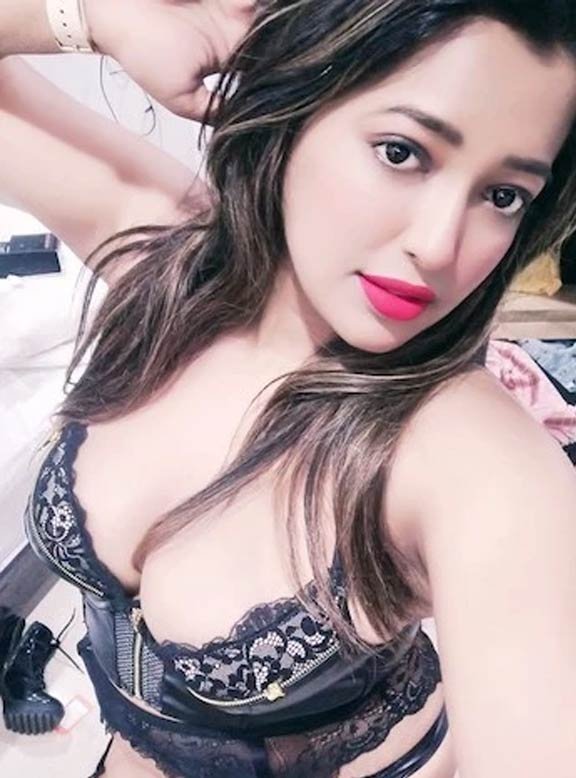 Andheri aged housewife Call Girl